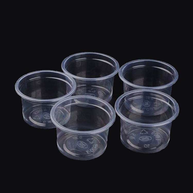 ふたのプラスチック部分のコップJelloはソース軽食を見本抽出するためのコップを撃った