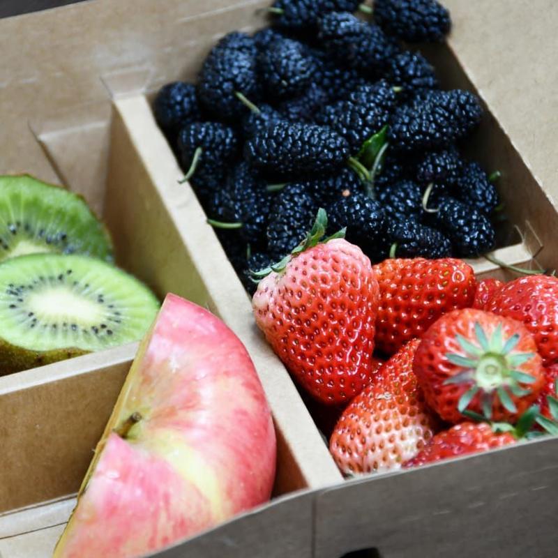 最安で最高の4コンパートメント 使い捨てコンパートメント 食事準備容器 マルチグリッド クラフト紙ランチボックス